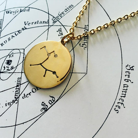 Collar medalla sagitario en oro.