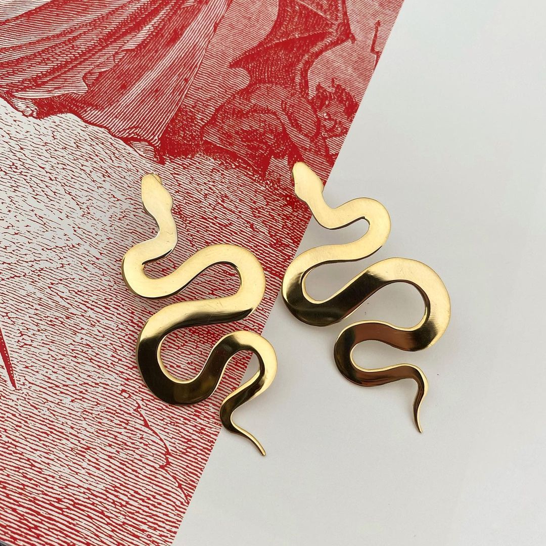 Aretes Serpiente XL en oro.