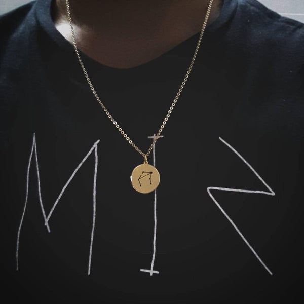 Collar medalla libra en oro.