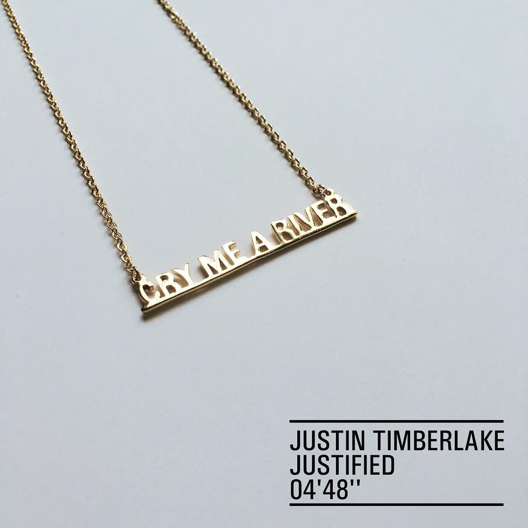 Collar Cry me a river en oro.