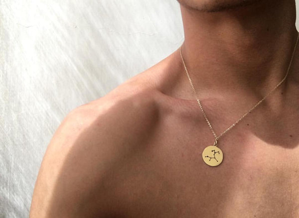 Collar medalla sagitario en oro.