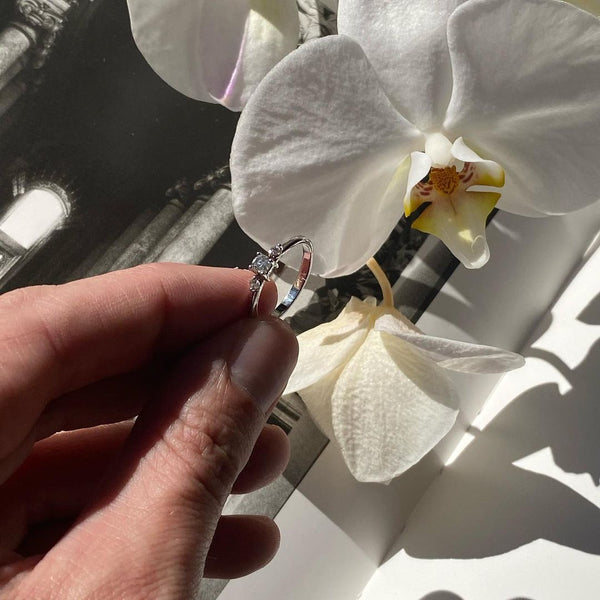 Anillo en Oro Blanco y Diamantes.
