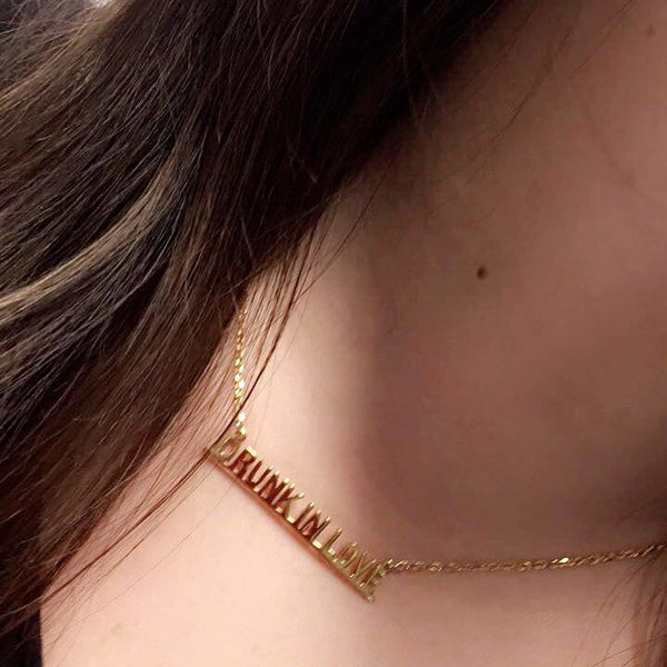 Collar Drunk In Love en oro.