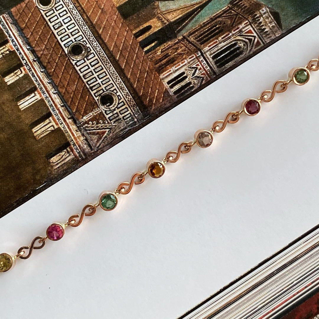 Pulsera en Oro Rosa de 14K y Turmalinas multicolor.