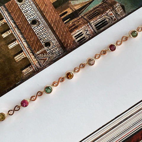 Pulsera en Oro Rosa de 14K y Turmalinas multicolor.
