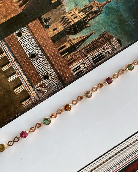 Pulsera en Oro Rosa de 14K y Turmalinas multicolor.