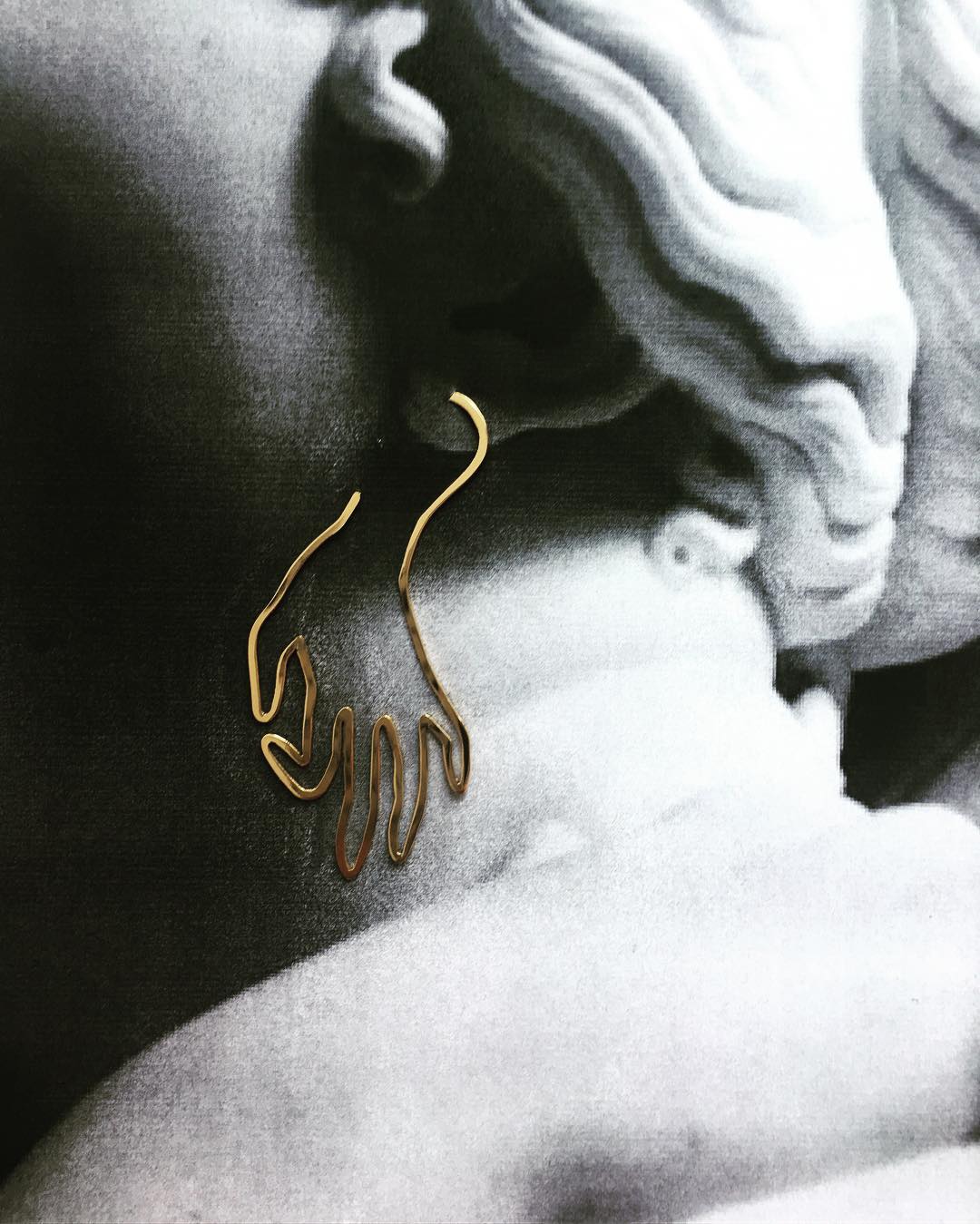 Aretes Mudras Linum en oro
