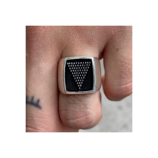 Anillo Abracadabra en plata.